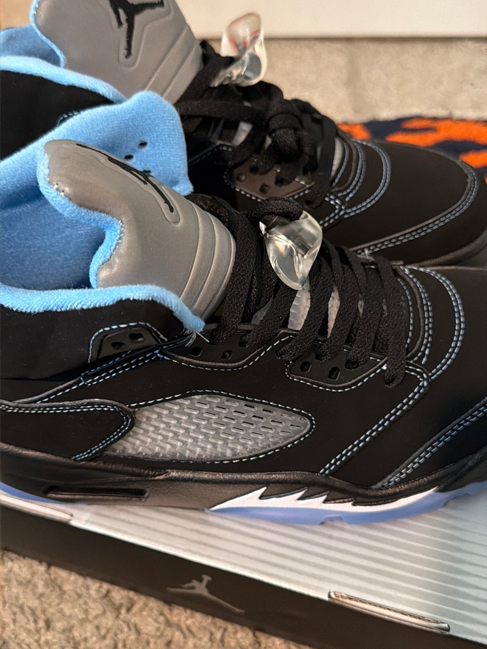 Jordan 5 Unc - Picture 6 of 8